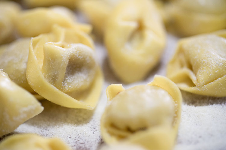 tortellini alla carne brasata e prosciutto cotto